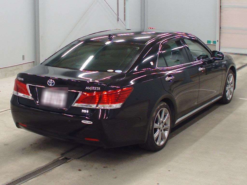 2015 Toyota Crown Majesta GWS214[1]