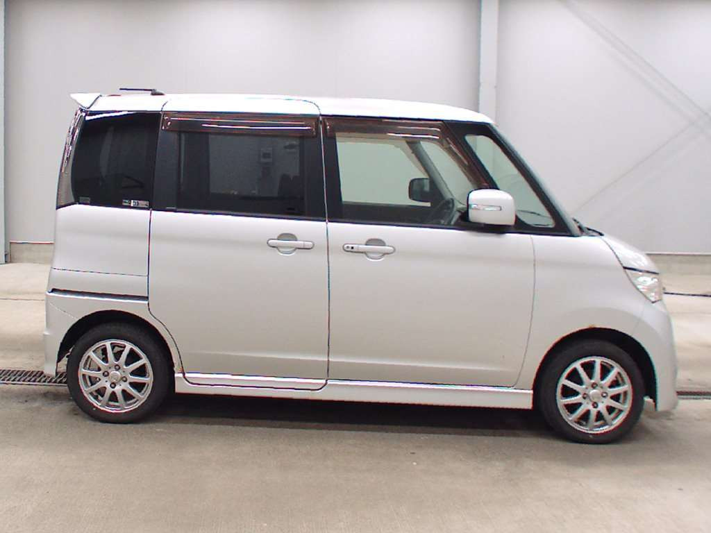 2010 Nissan Roox ML21S[2]