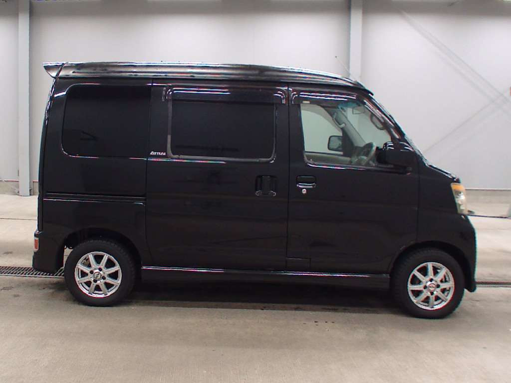 2008 Daihatsu Atrai Wagon S331G[2]