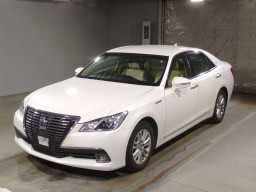 2013 Toyota Crown Hybrid