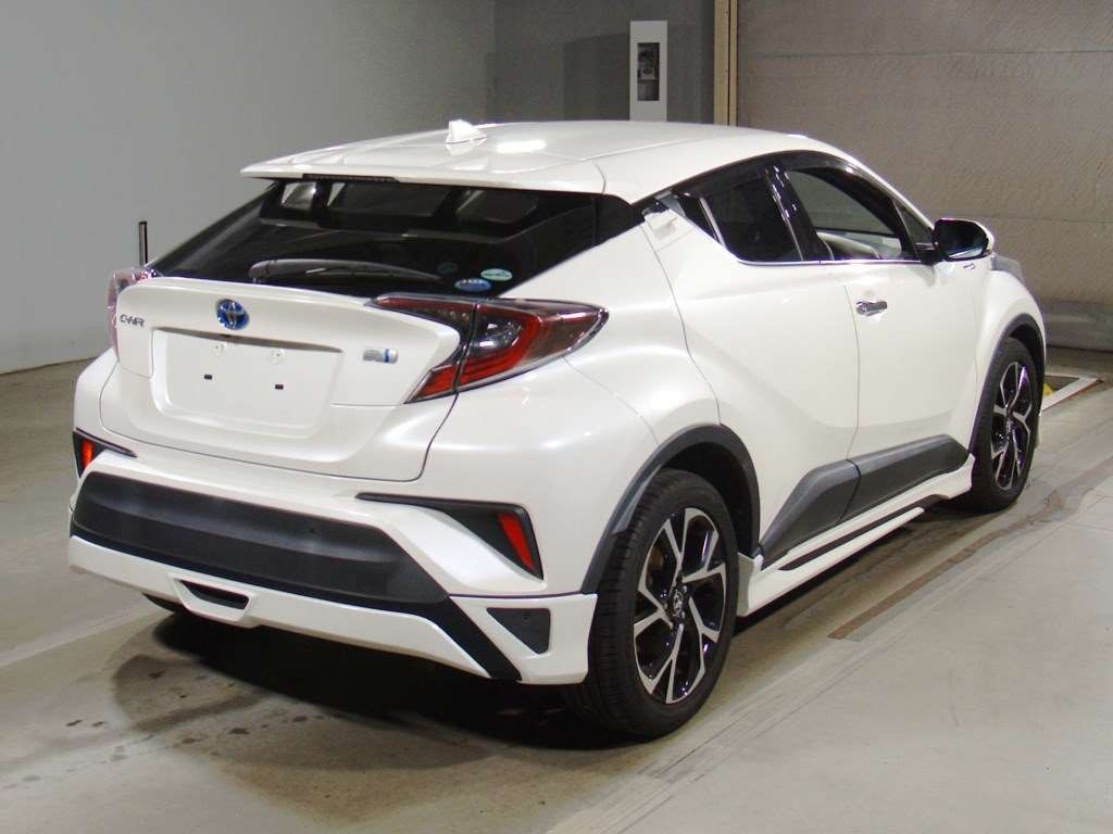 2018 Toyota C-HR ZYX10[1]