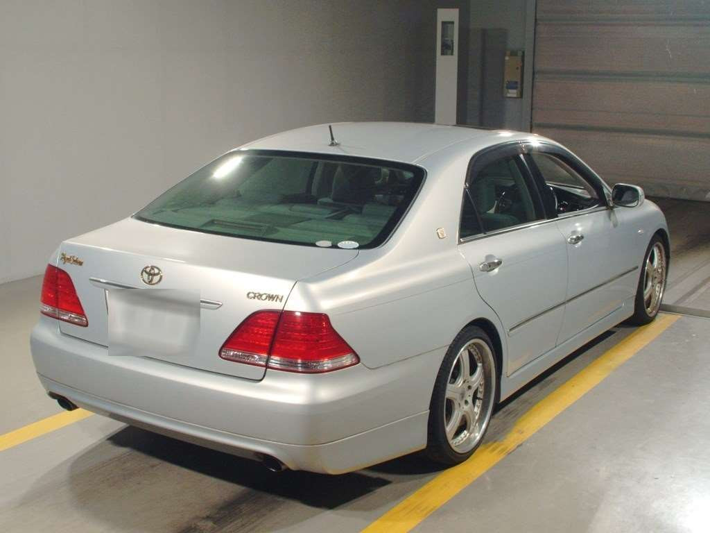 2005 Toyota Crown GRS182[1]