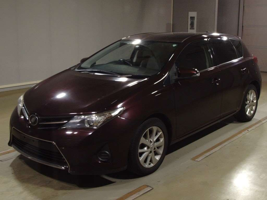 2014 Toyota Auris NZE181H[0]