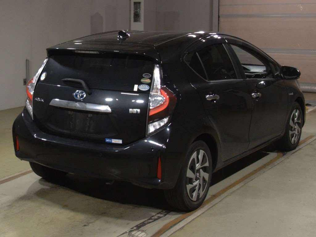 2019 Toyota Aqua NHP10[1]