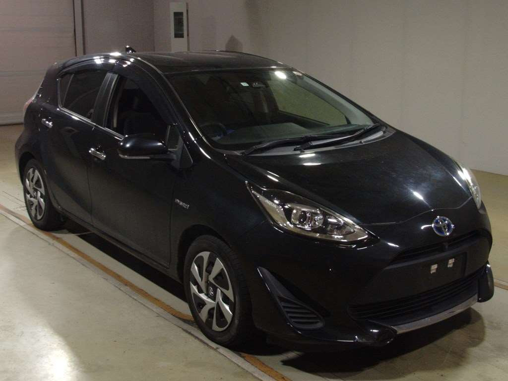 2019 Toyota Aqua NHP10[2]