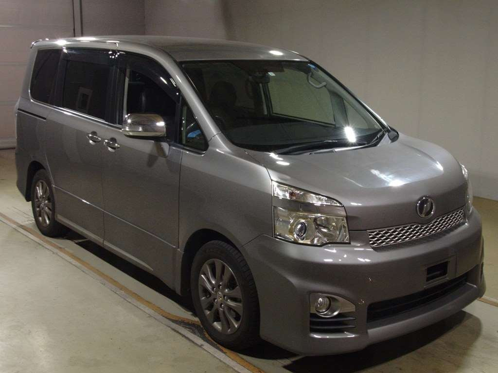 2013 Toyota Voxy ZRR70W[2]