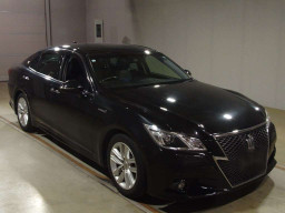 2013 Toyota Crown Hybrid