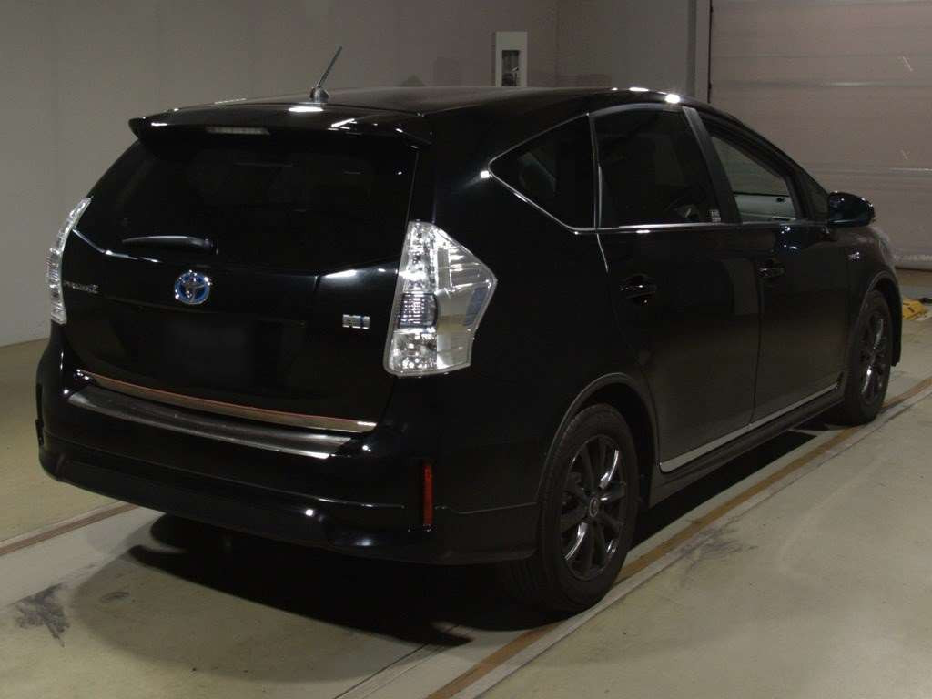 2012 Toyota Prius alpha ZVW40W[1]