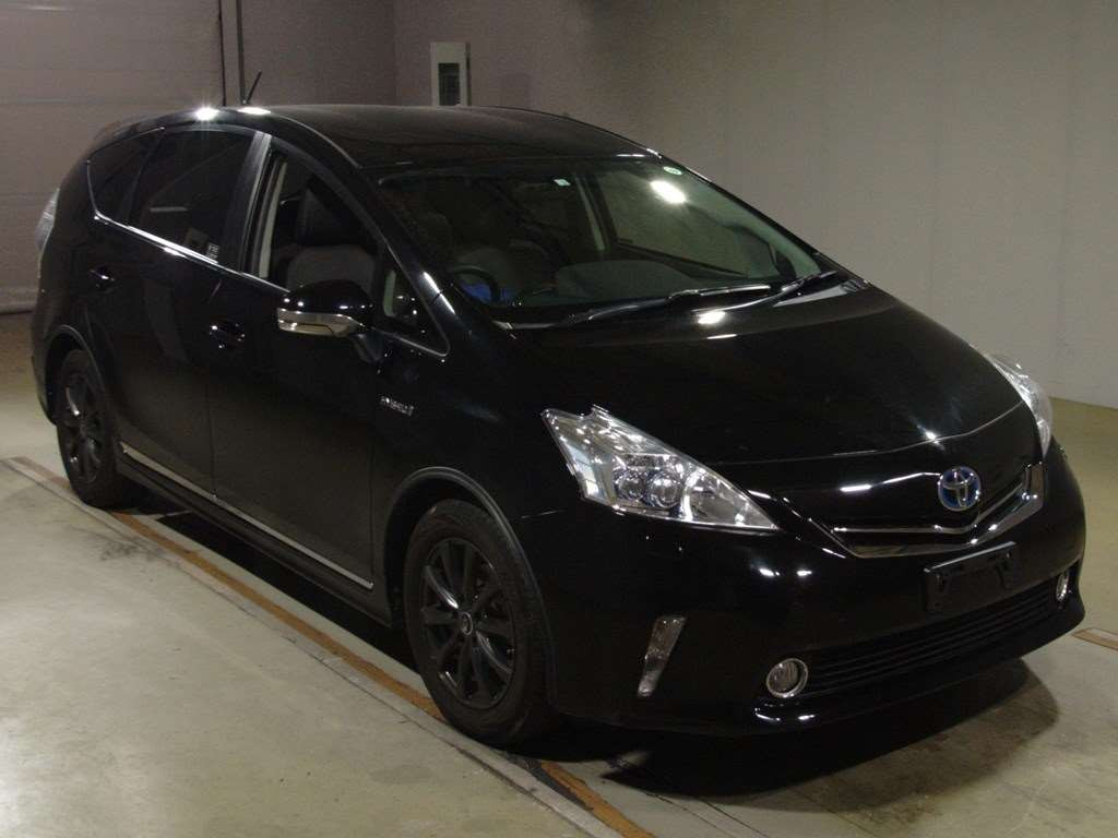 2012 Toyota Prius alpha ZVW40W[2]