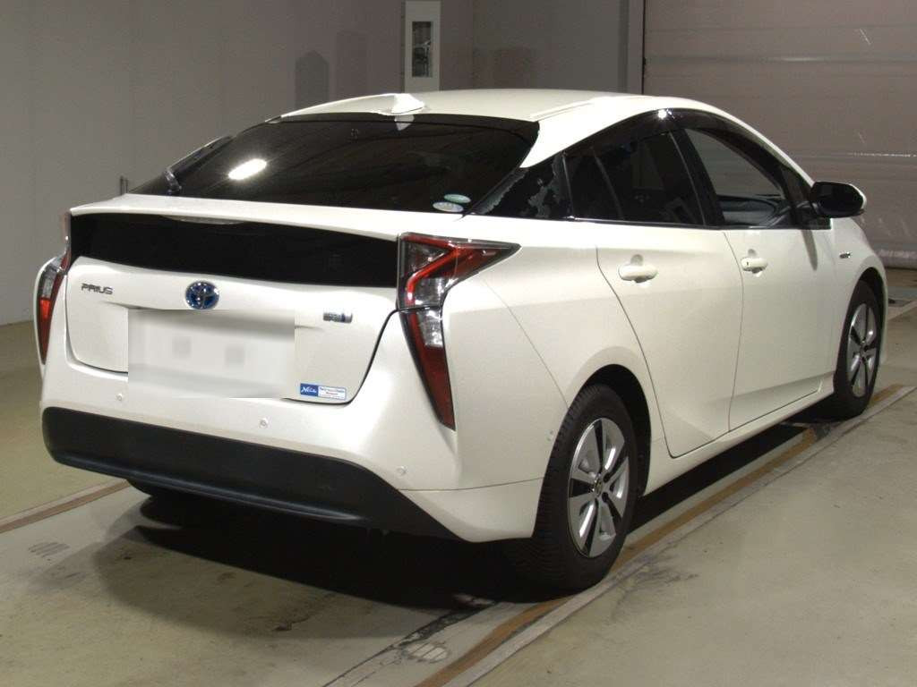 2017 Toyota Prius ZVW51[1]