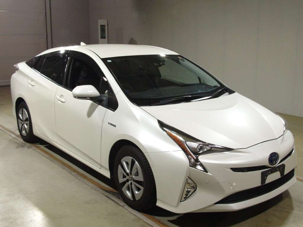 2017 Toyota Prius ZVW51[2]