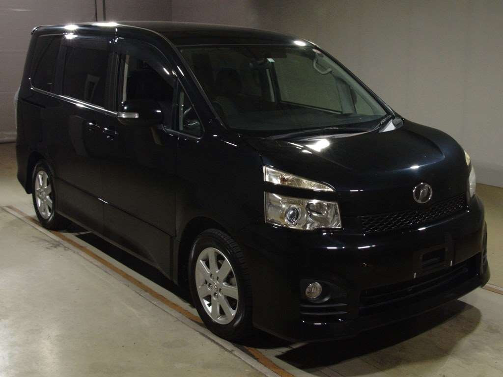 2010 Toyota Voxy ZRR70W[2]