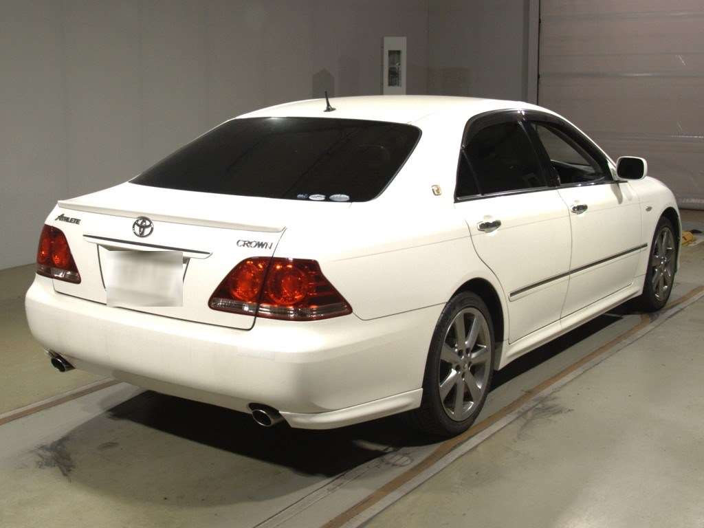 2005 Toyota Crown GRS180[1]