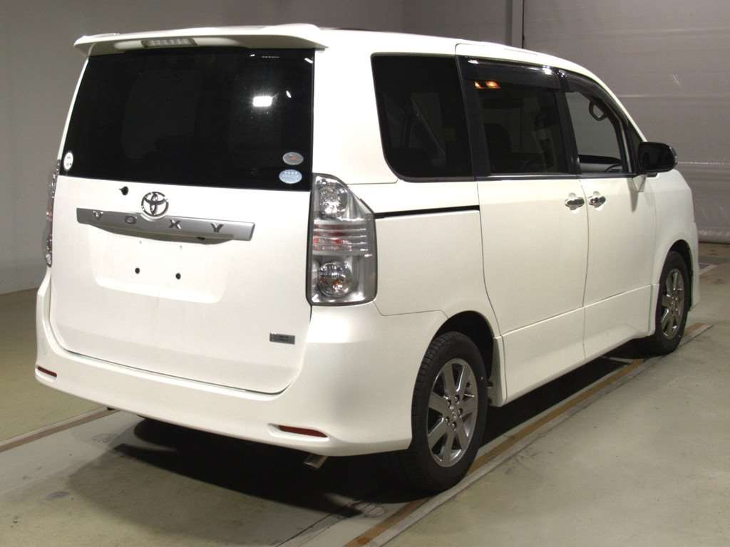 2009 Toyota Voxy ZRR70W[1]