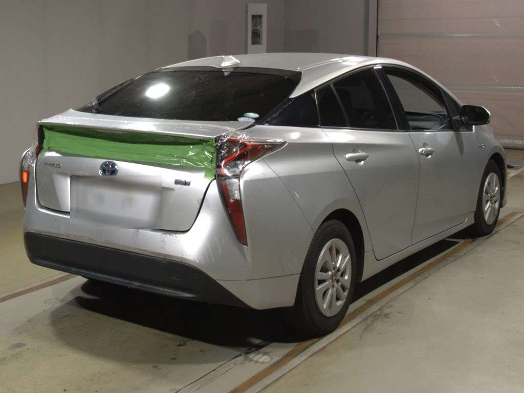 2016 Toyota Prius ZVW50[1]