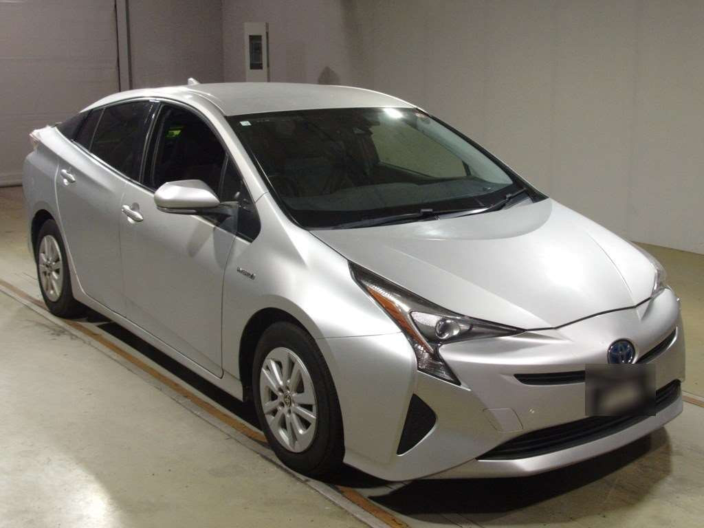 2016 Toyota Prius ZVW50[2]