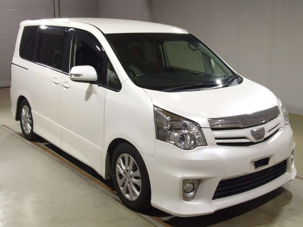 2012 Toyota Noah ZRR70W[2]