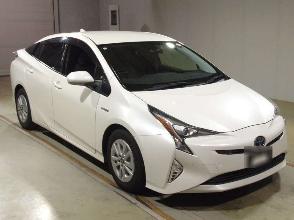 2018 Toyota Prius ZVW50[2]