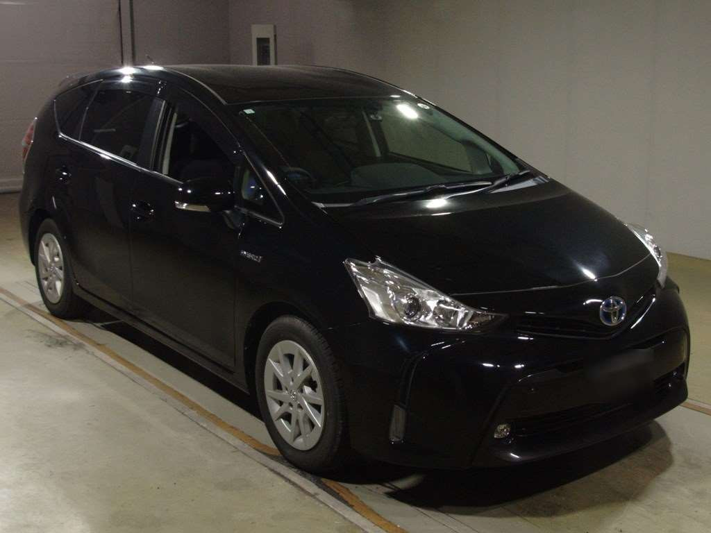 2016 Toyota Prius alpha ZVW41W[2]