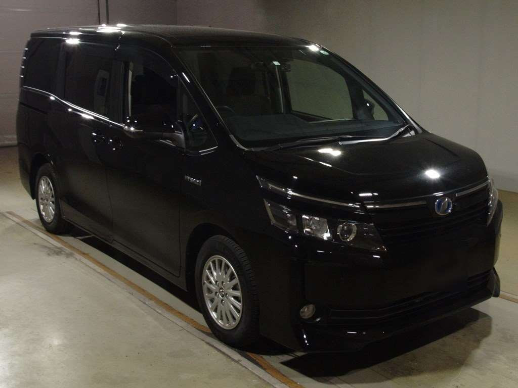 2014 Toyota Voxy ZWR80G[2]