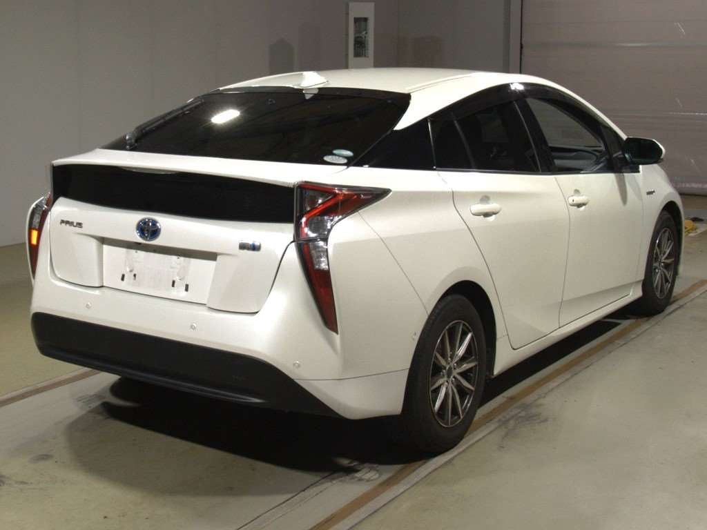 2016 Toyota Prius ZVW50[1]