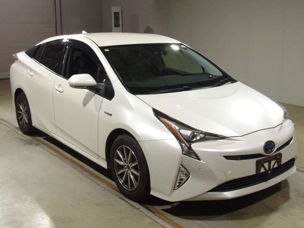 2016 Toyota Prius ZVW50[2]