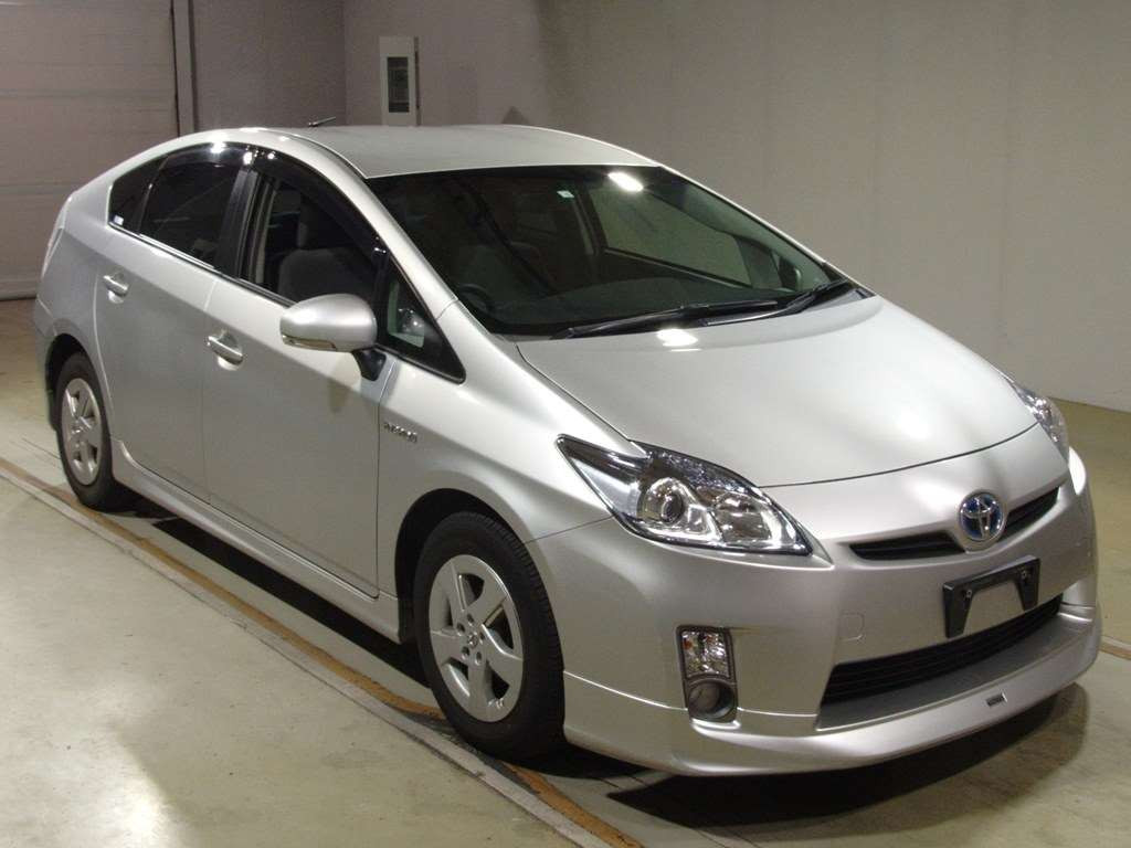 2010 Toyota Prius ZVW30[2]