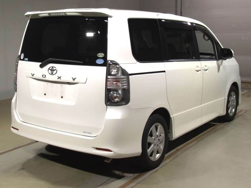 2007 Toyota Voxy ZRR70W[1]