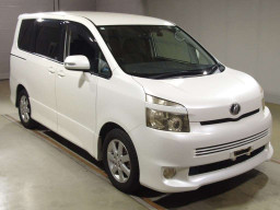 2007 Toyota Voxy