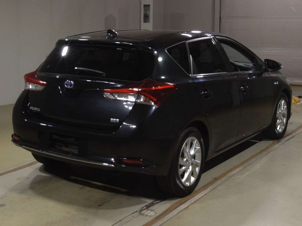 2017 Toyota Auris ZWE186H[1]