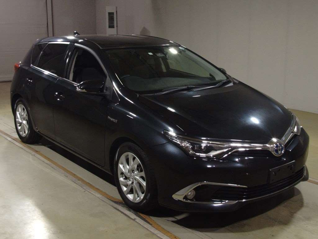 2017 Toyota Auris ZWE186H[2]