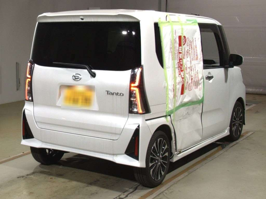 2023 Daihatsu Tanto Custom LA650S[1]