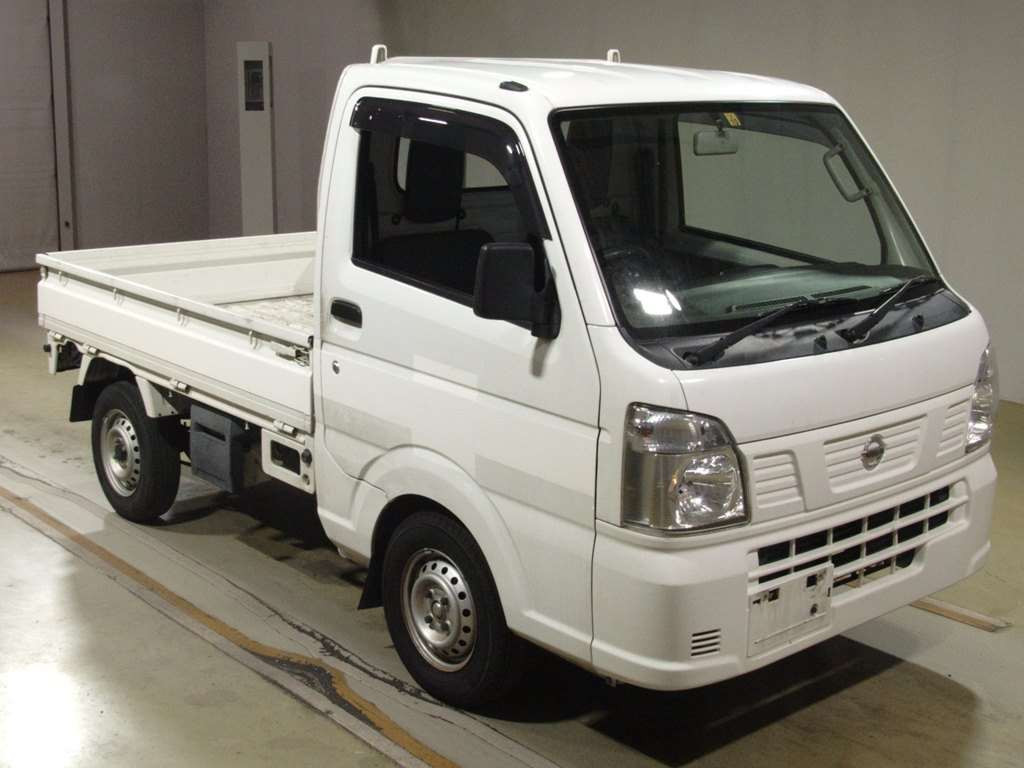 2016 Nissan NT100 Clipper DR16T[2]