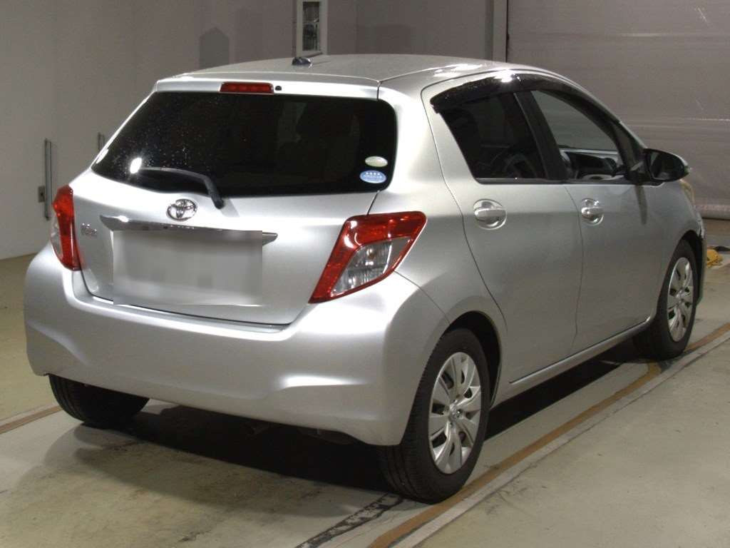 2011 Toyota Vitz NCP131[1]