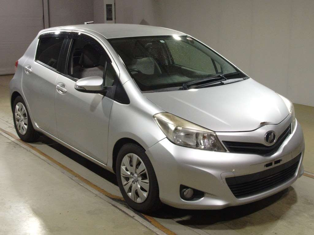 2011 Toyota Vitz NCP131[2]