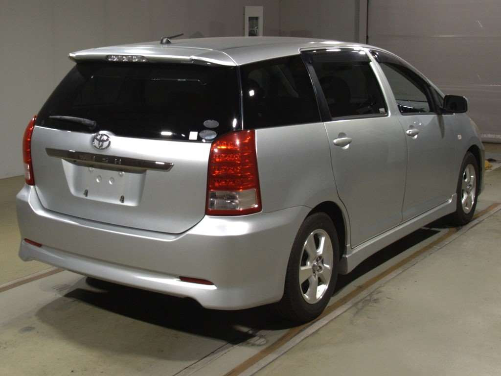 2005 Toyota Wish ZNE10G[1]