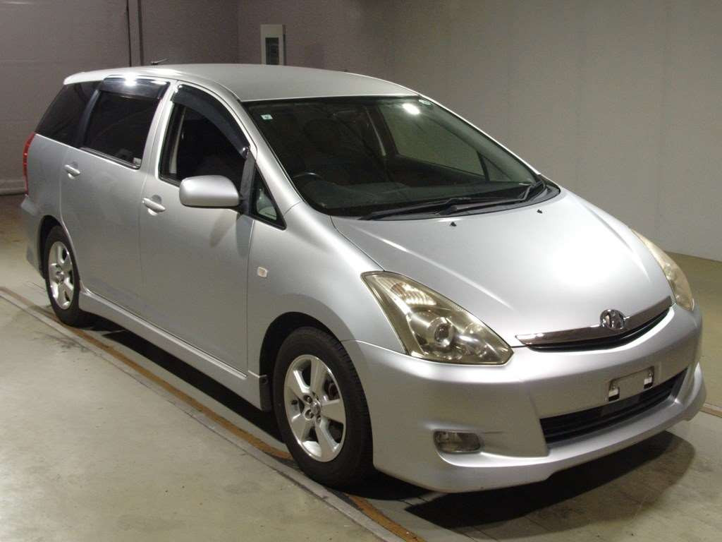 2005 Toyota Wish ZNE10G[2]