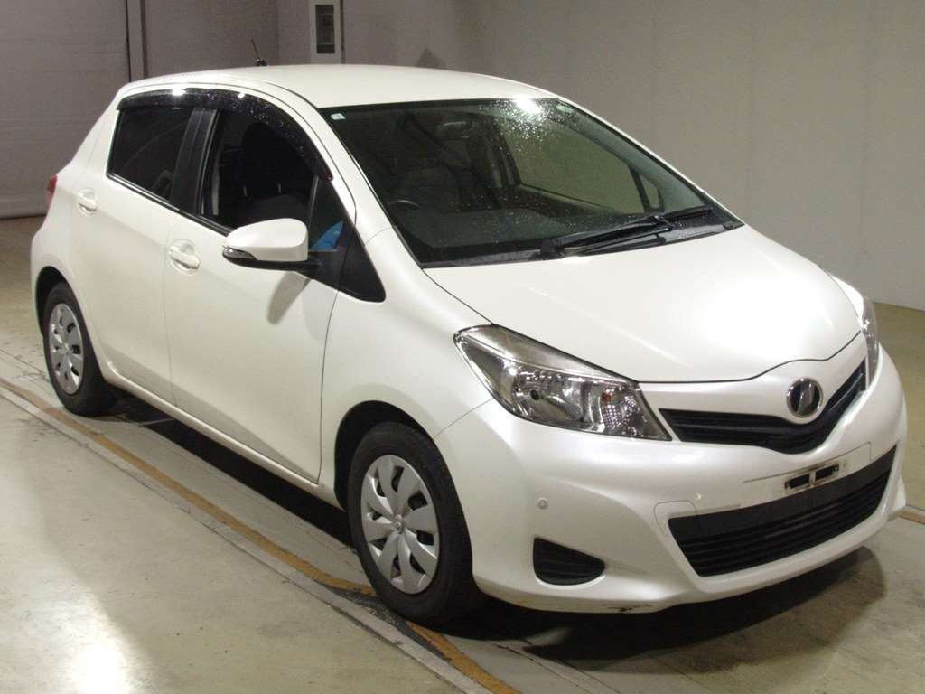 2014 Toyota Vitz NSP130[2]