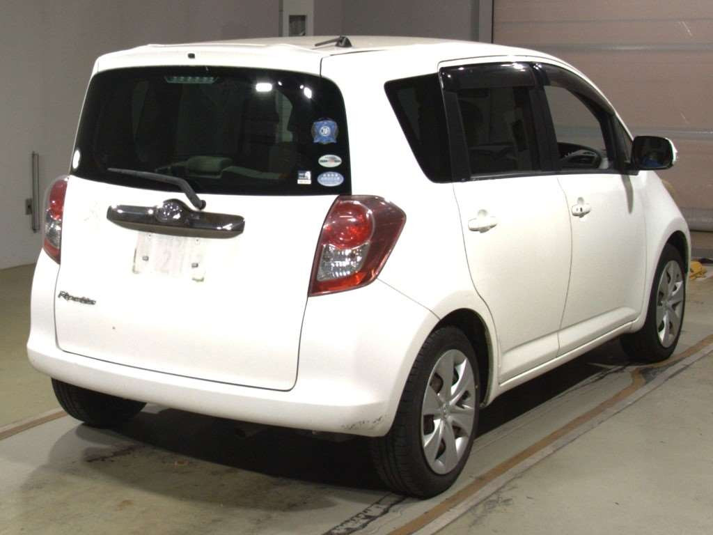 2010 Toyota Ractis SCP100[1]