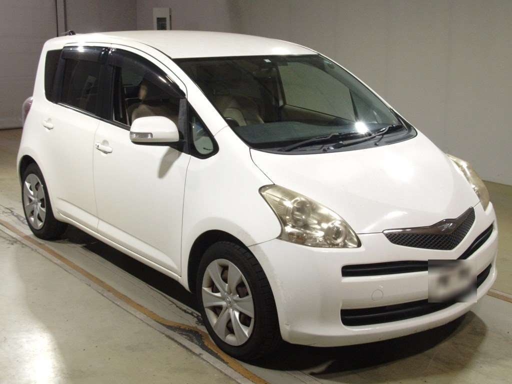 2010 Toyota Ractis SCP100[2]