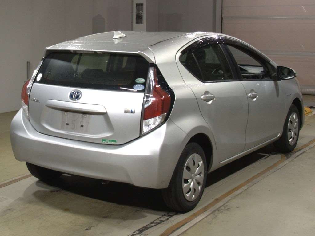 2015 Toyota Aqua NHP10[1]