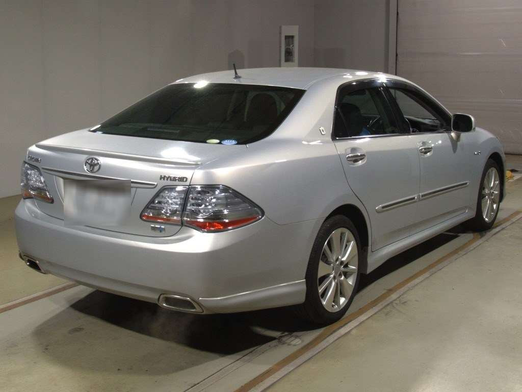 2008 Toyota Crown Hybrid GWS204[1]