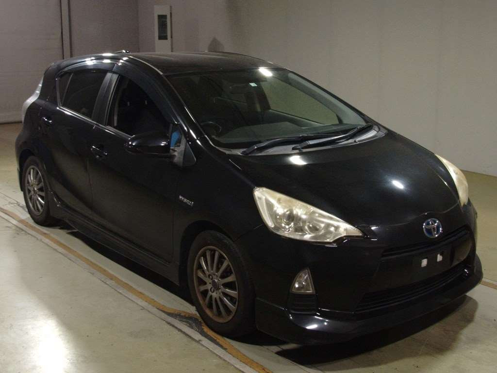 2012 Toyota Aqua NHP10[2]