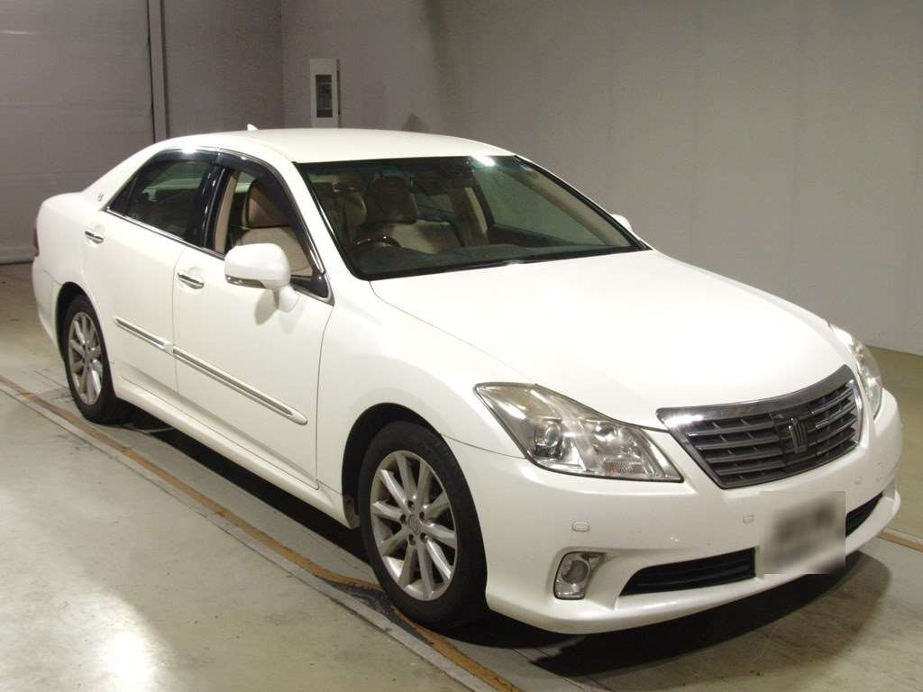 2011 Toyota Crown GRS202[2]