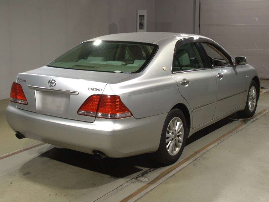 2004 Toyota Crown GRS182[1]