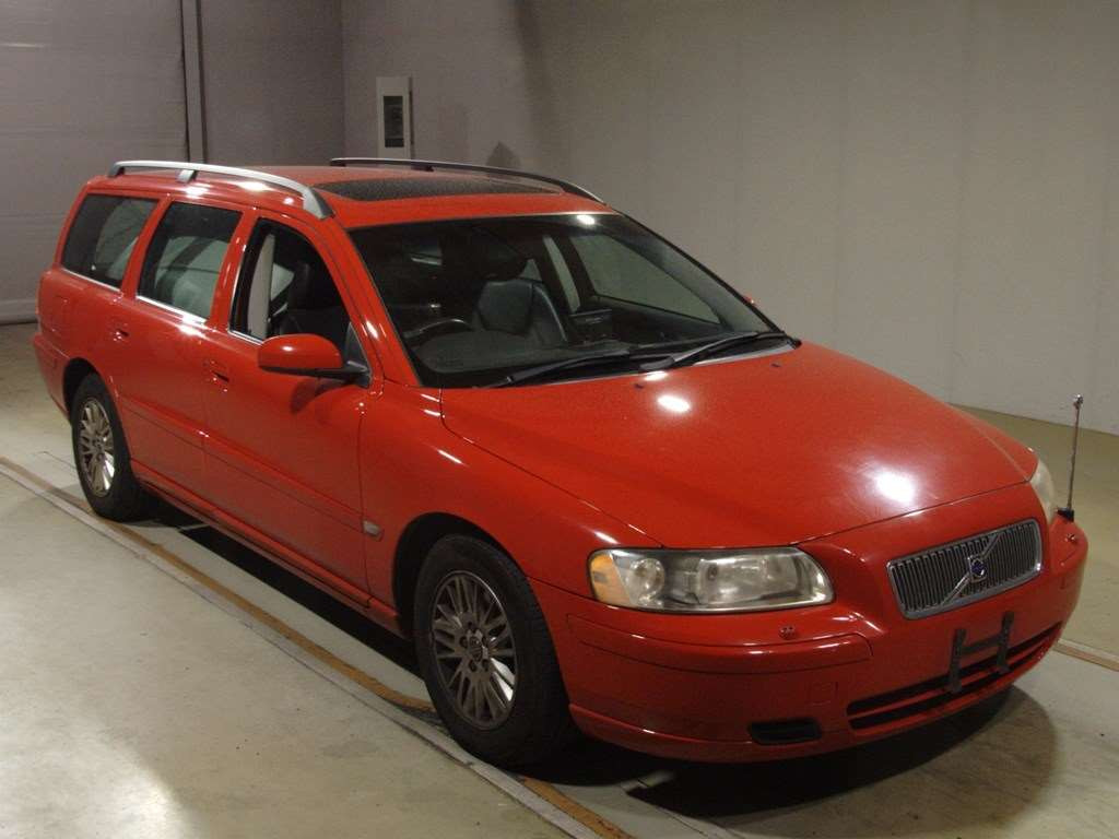 2005 Volvo V70 SB5244W[2]