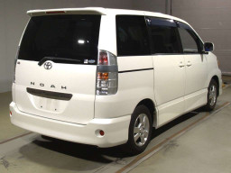 2002 Toyota Noah