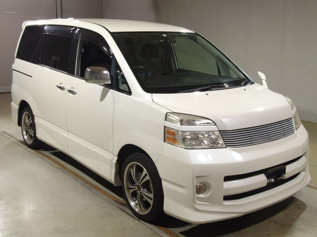 2006 Toyota Voxy AZR60G[2]