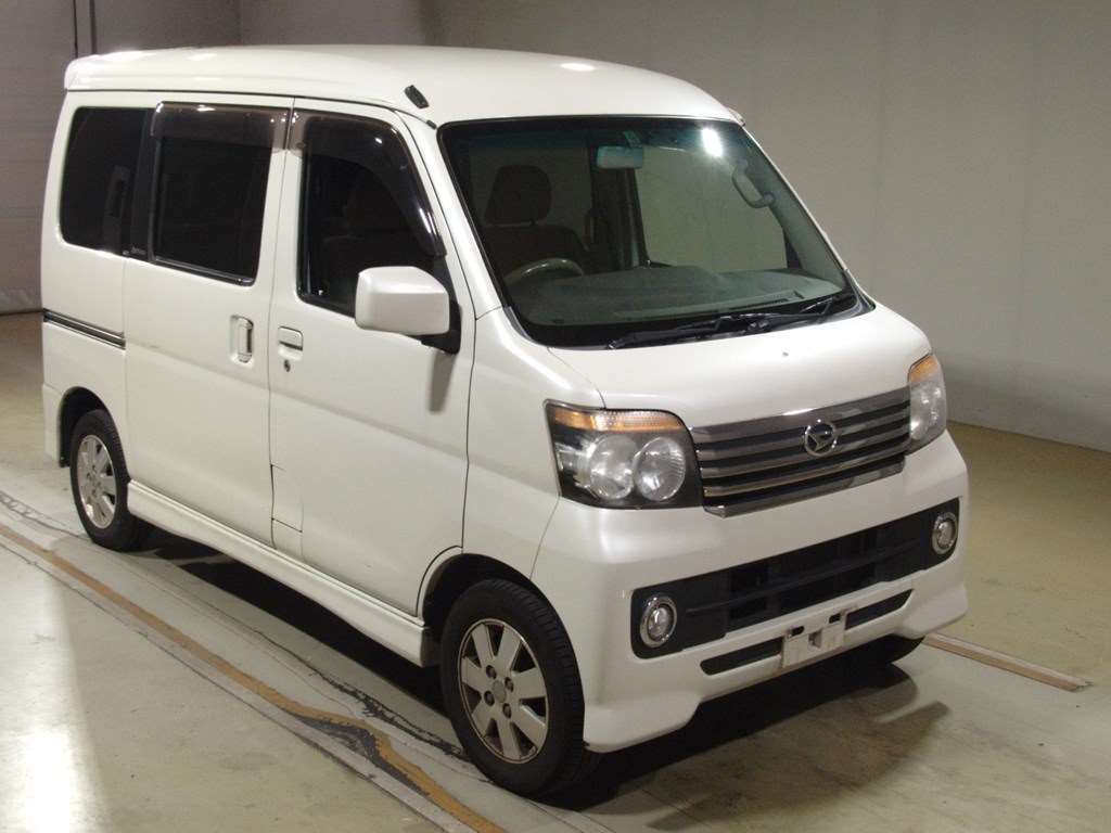 2013 Daihatsu Atrai Wagon S321G[2]