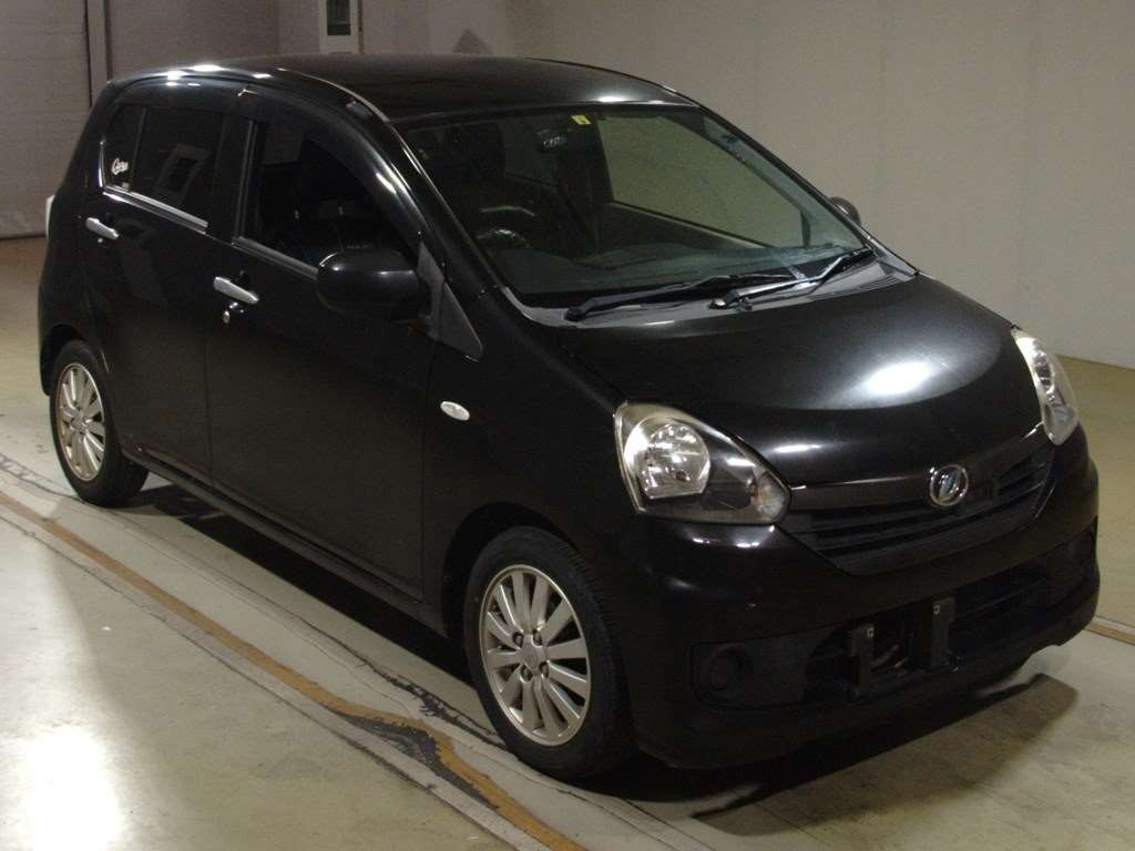 2015 Daihatsu Mira es LA300S[2]